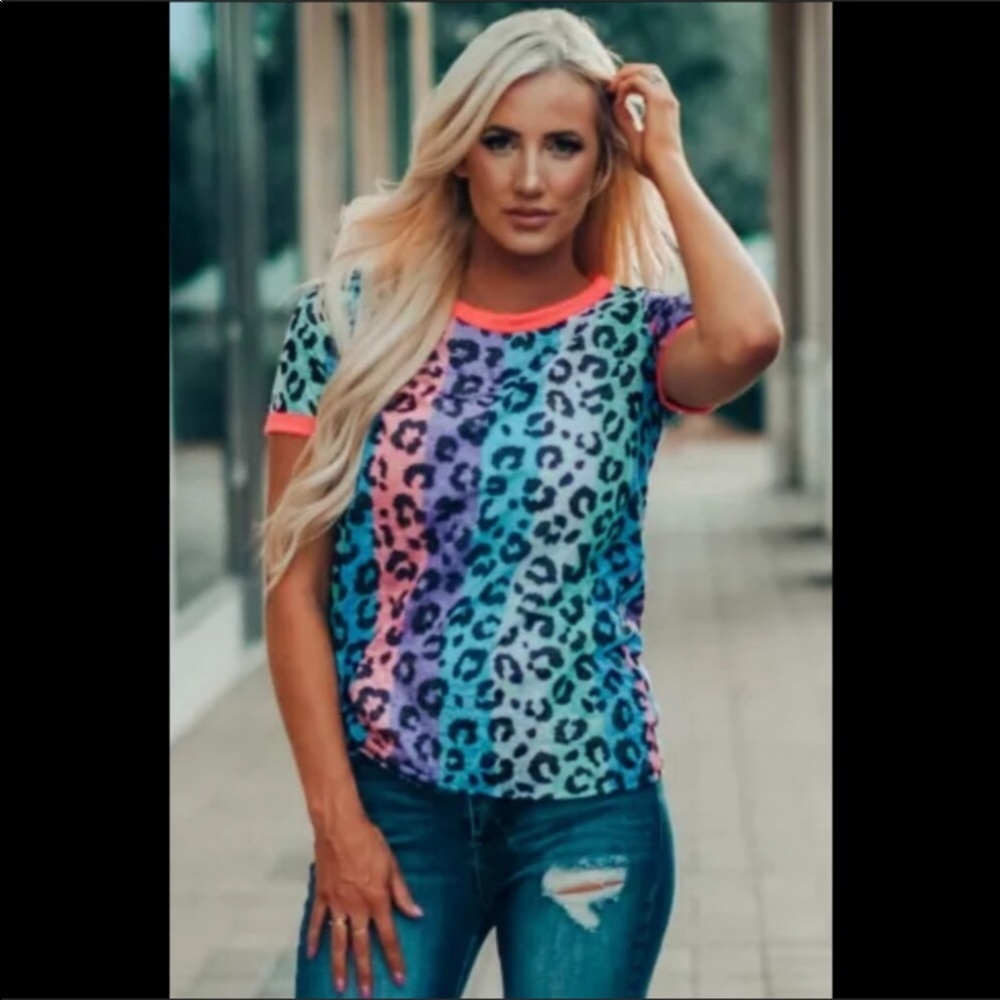 Multi-Color Leopard Print Tee Size L